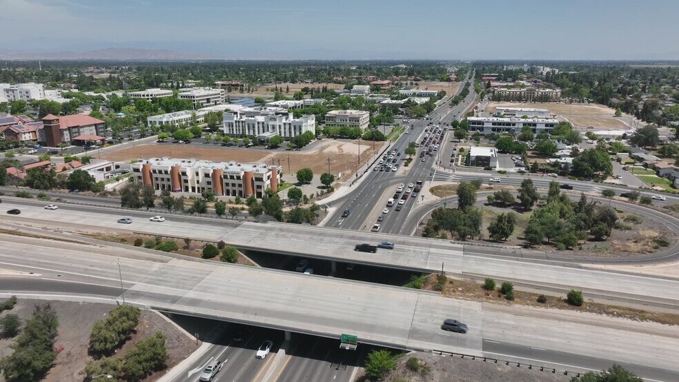 Primary Photo Of 7060 N Fresno St, Fresno Office For Lease