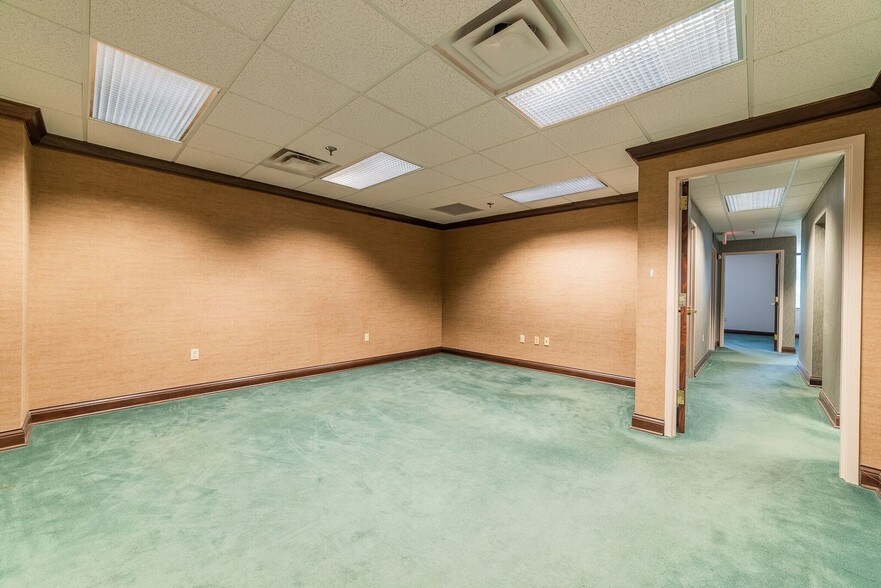 More Photos Of 100 E Main St, Sevierville Office For Lease