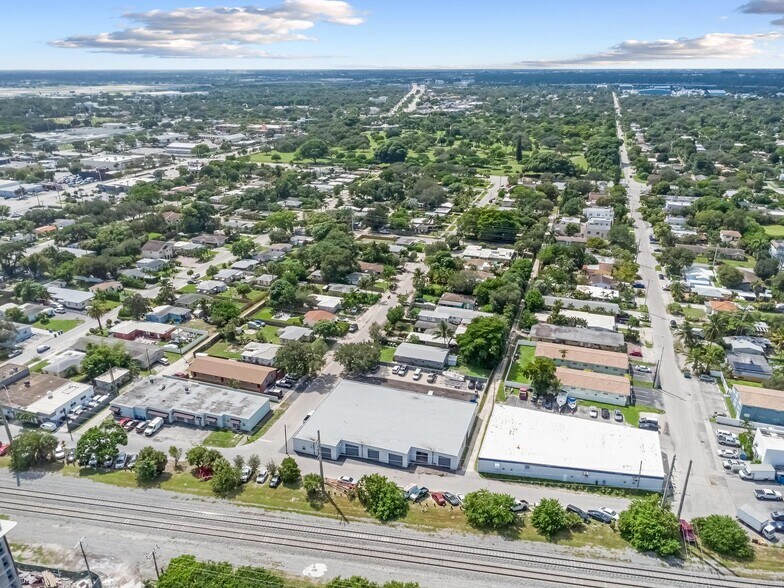 More Photos Of 201-215 SW 21st St, Fort Lauderdale Warehouse For Sale