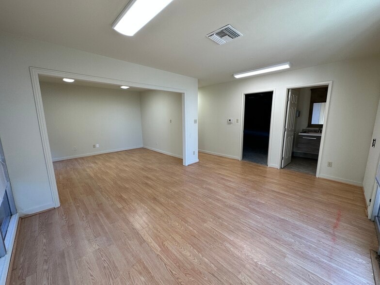 More Photos Of 7456 Valjean Ave, Van Nuys Warehouse For Lease