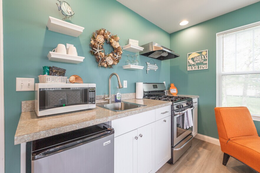 More Photos Of 1435 Main st, Grafton Specialty For Sale