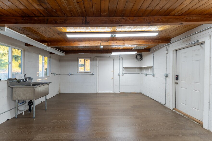 More Photos Of 292 State Highway 505, Winlock Flex For Lease