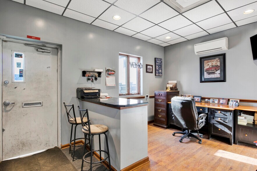 More Photos Of 2514 Pine Ave, Niagara Falls General Retail For Sale