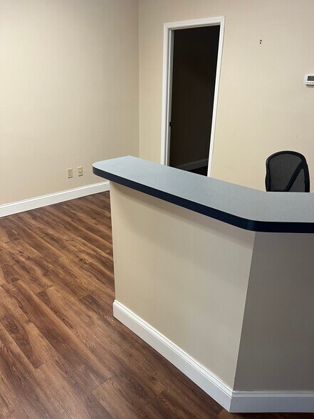 More Photos Of 859 Park Ave, Orange Park Medical For Sale