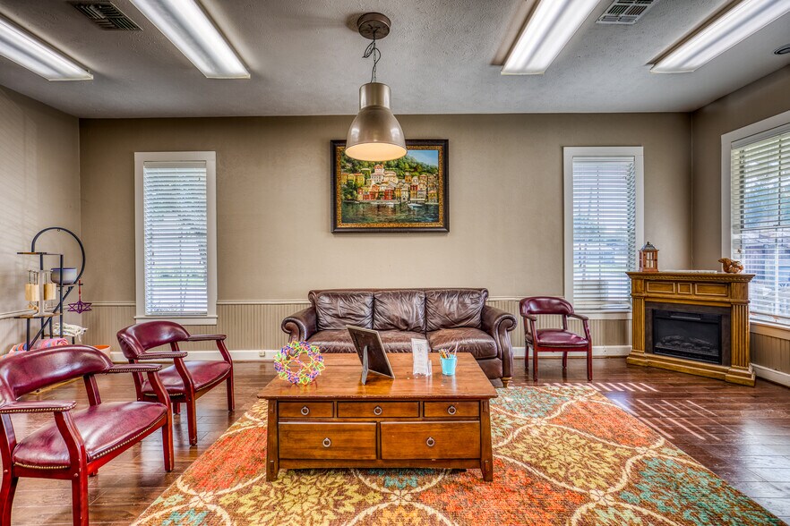 More Photos Of 1600 S Day St, Brenham Medical For Sale
