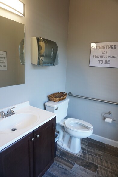 More Photos Of 3298 Summit, Pensacola Office For Lease