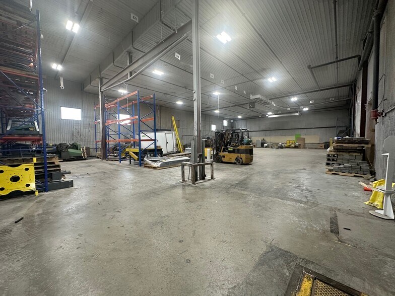 More Photos Of 3600 Boul Losch, Saint-hubert Warehouse For Lease