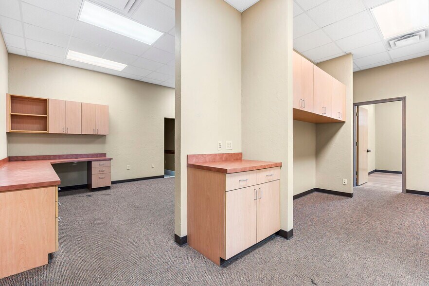 More Photos Of 215 N Grant Ave, Springfield Office For Lease