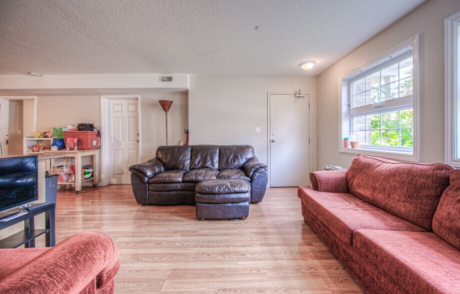 More Photos Of 172 Regina St N, Waterloo Apartments For Sale