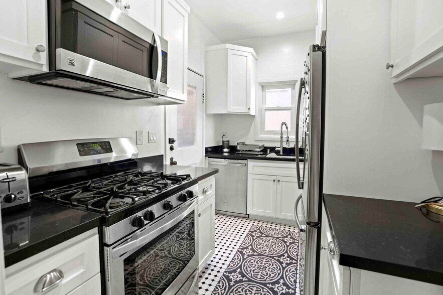 More Photos Of 233-239 Hawthorn St, San Diego Apartments For Sale
