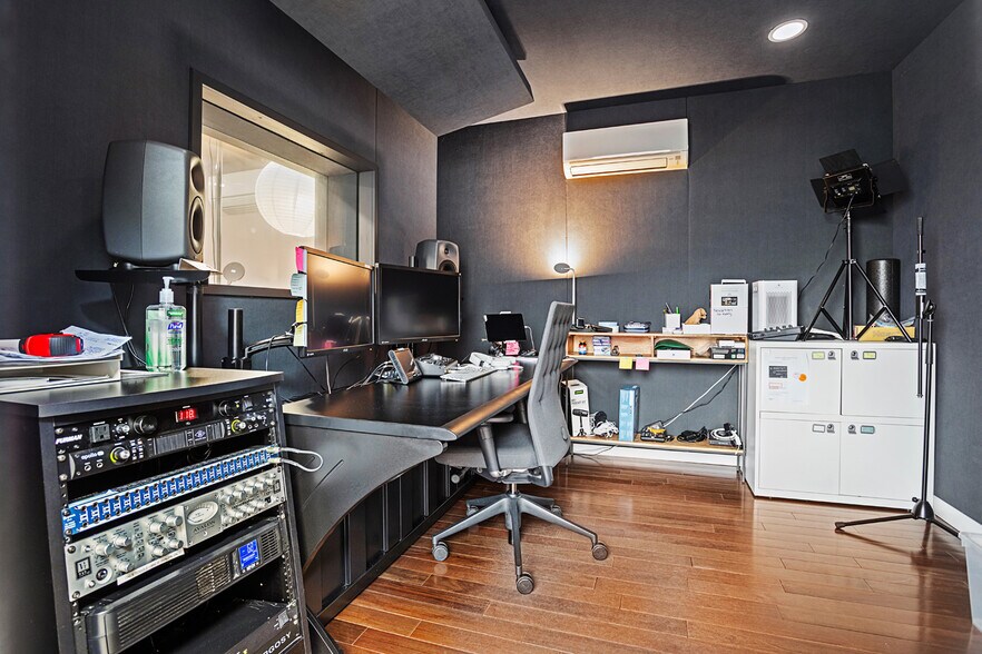 More Photos Of 1322 Innes Pl, Venice Office Residential For Sale