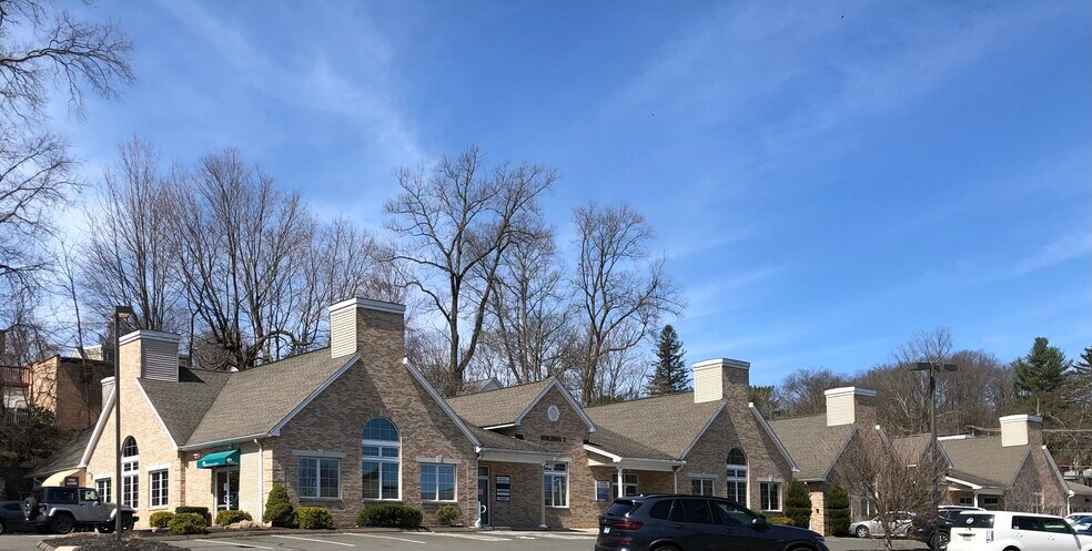 Primary Photo Of 1320 W Main St, Waterbury Medical For Lease