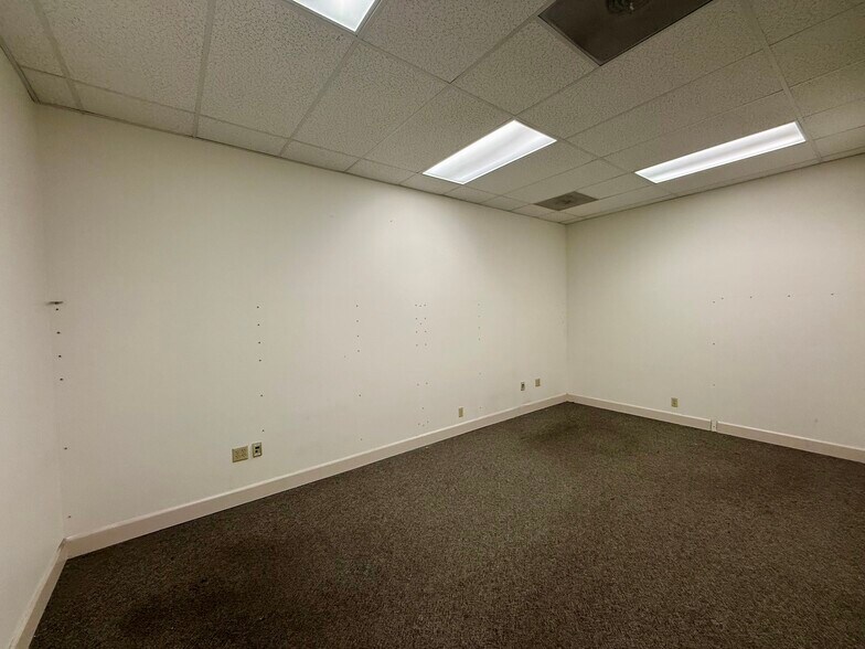 More Photos Of 373 W Saint Charles St, San Andreas Bank For Lease