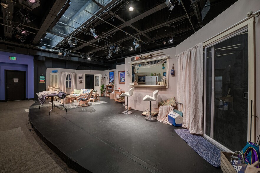 More Photos Of 6763 Hollywood Blvd, Los Angeles General Retail For Lease