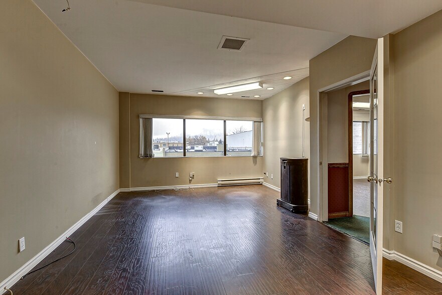 More Photos Of 586 Leon Av, Kelowna Office For Lease