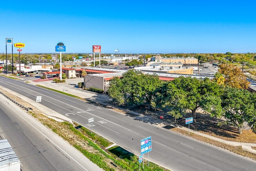 More Photos Of 7202 S Pan Am Expy, San Antonio Hotel For Sale