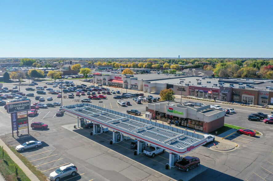 More Photos Of 700 22nd Avenue South, Brookings Supermarket For Sale