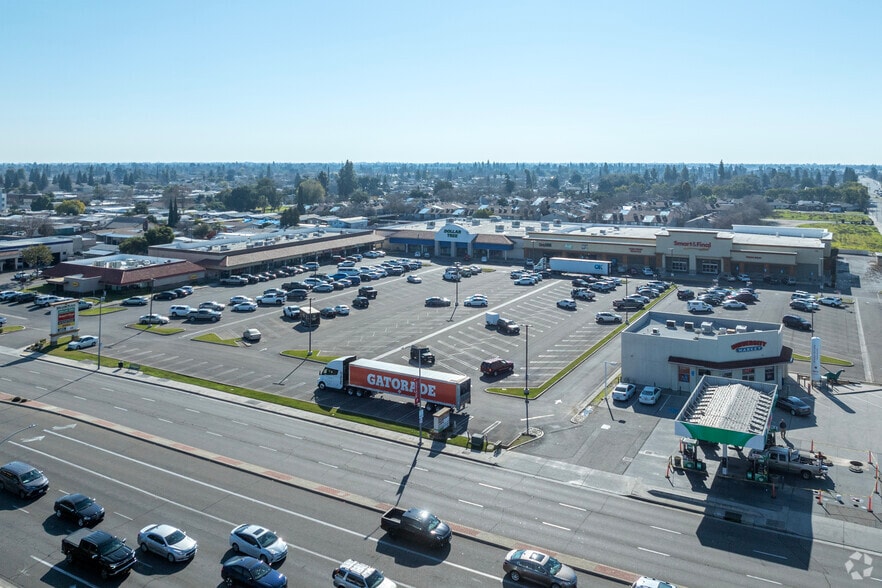 More Photos Of 770-790 W Shaw Ave, Clovis Freestanding For Sale
