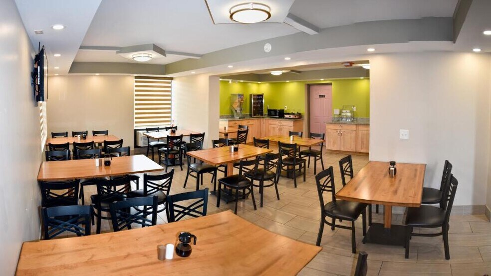 More Photos Of 2490 Green Mountain Dr, Branson Hotel For Sale