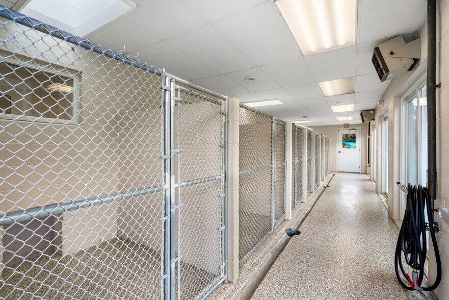 More Photos Of 3731 Berryville Pike, Charles Town Veterinarian Kennel For Sale