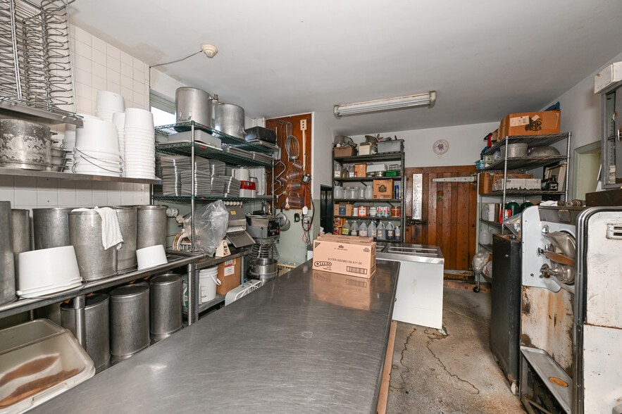 More Photos Of 780 W Market St, Akron Freestanding For Sale