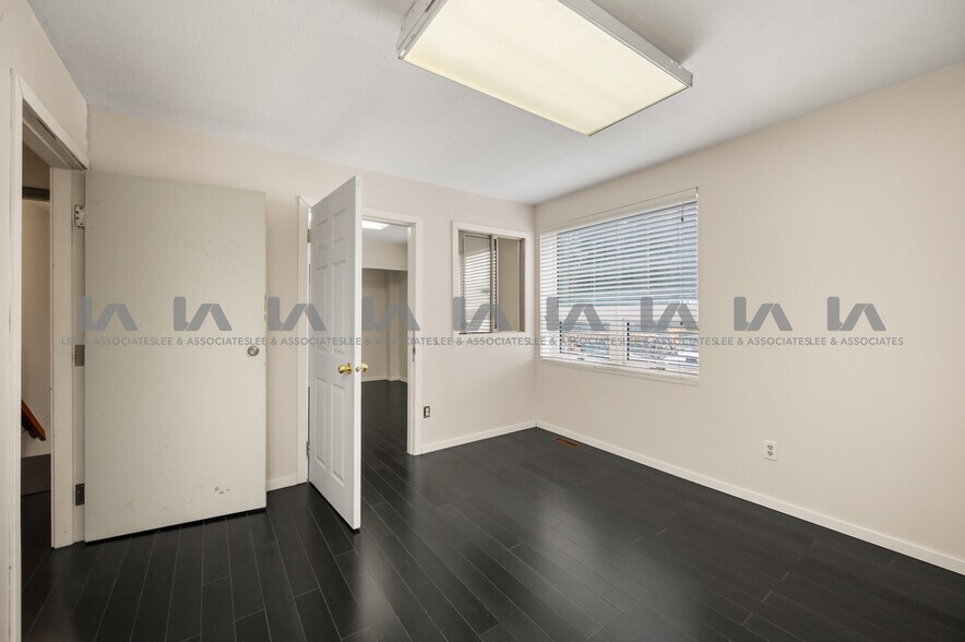 More Photos Of 2727 Dixon St, Port Coquitlam Industrial For Sale