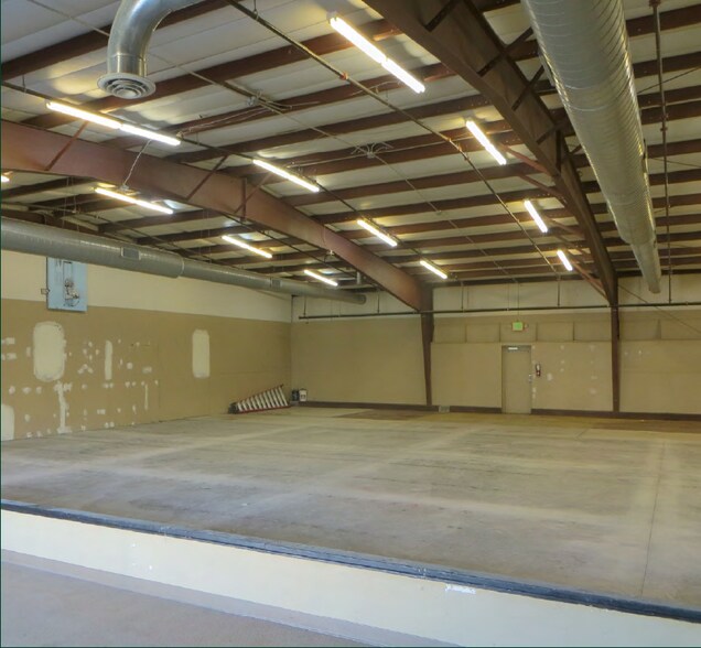 More Photos Of 104 E 15th St, Loveland Flex For Sale