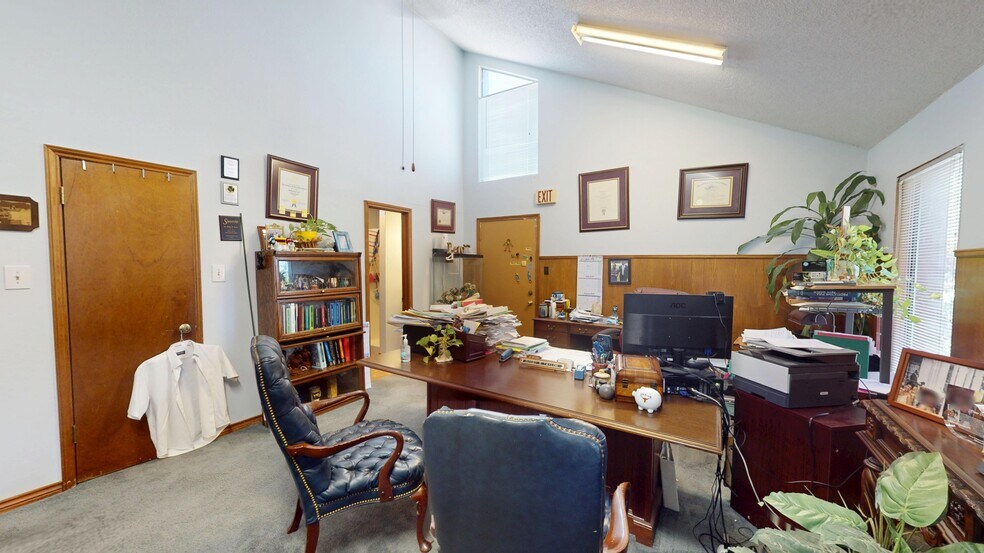 More Photos Of 1709 E Martin Luther King Jr Blvd, Austin Office For Sale