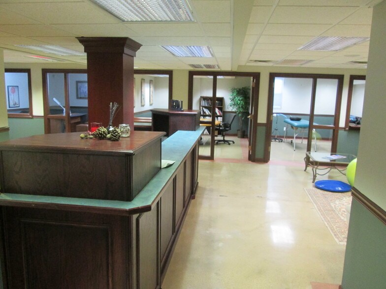 More Photos Of 1650 E Main St, St Charles Medical For Lease
