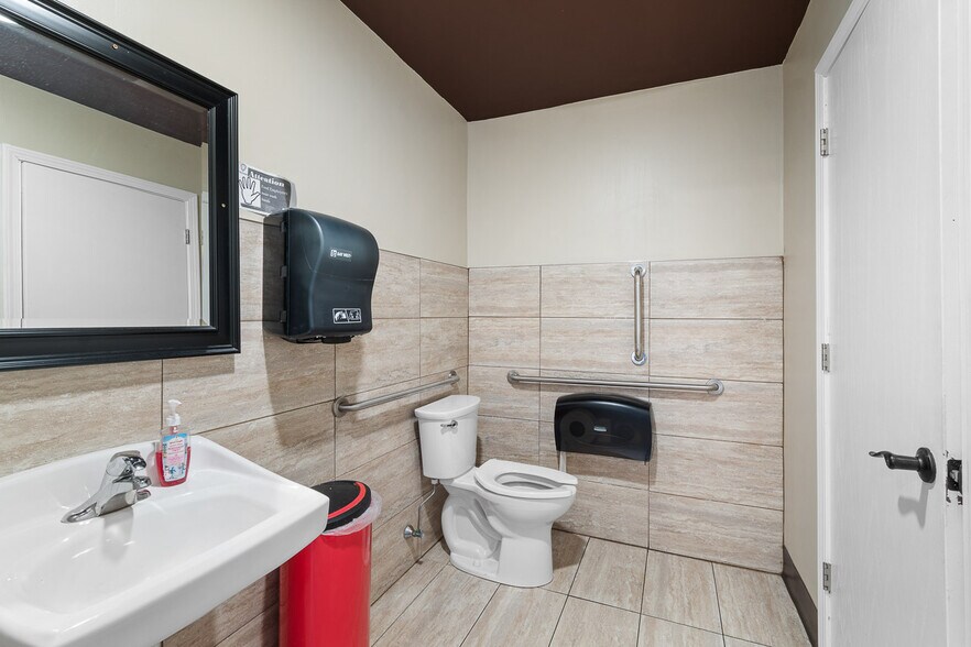More Photos Of 1177 Canton Rd, Akron Storefront For Sale
