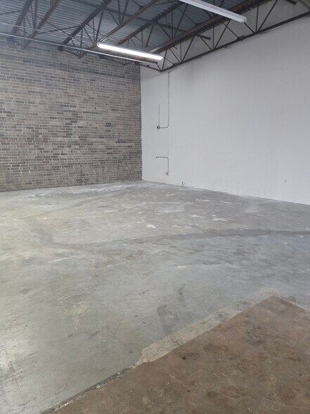 More Photos Of 1007 Norwalk St, Greensboro Warehouse For Lease