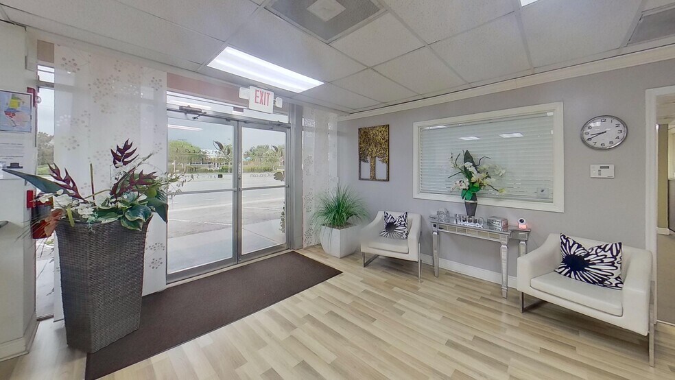 More Photos Of 7821-7843 Seminole Blvd, Seminole Medical For Lease