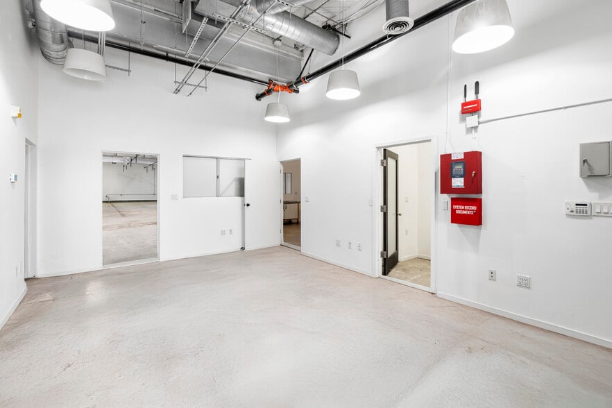 More Photos Of 3238 Union Pacific Ave, Los Angeles Industrial For Lease