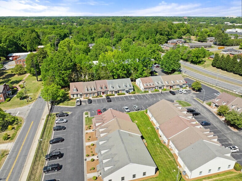 More Photos Of 1919 Boulevard St, Greensboro Office For Sale