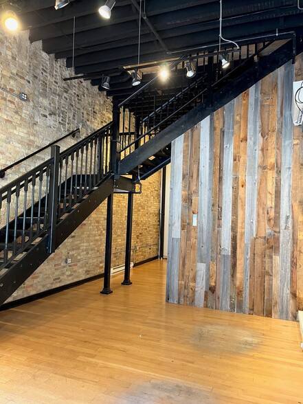 More Photos Of 518-522 N Water St, Milwaukee Storefront Retail Office For Sale