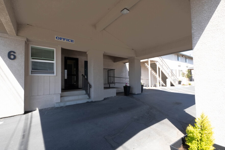 More Photos Of 6 S Wood St, Salinas Hotel For Sale
