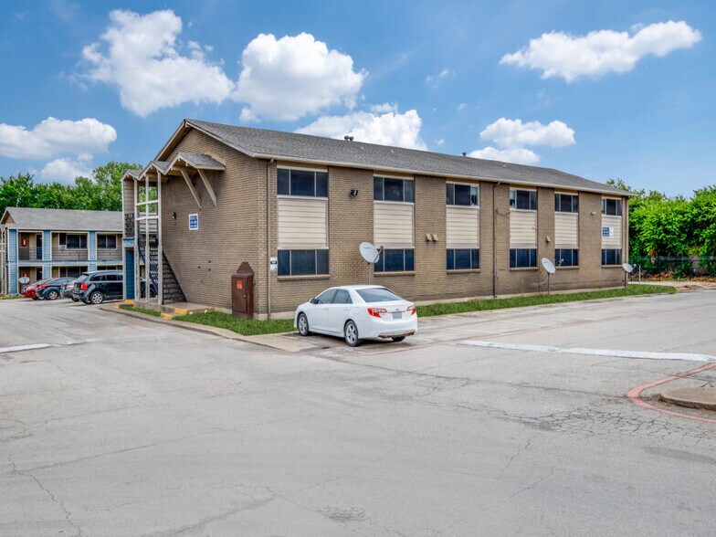 More Photos Of 911 W Wheatland Rd, Dallas Apartments For Sale