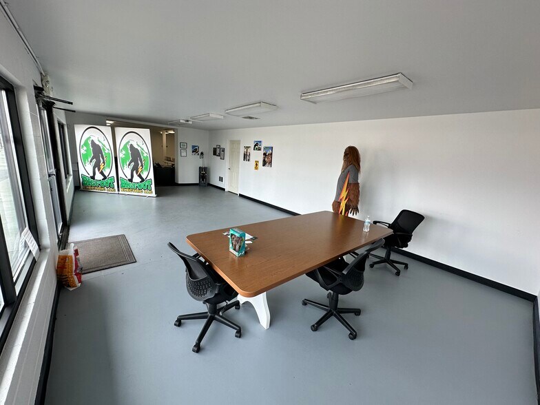 More Photos Of 1504 Fruitvale Blvd, Yakima Freestanding For Lease