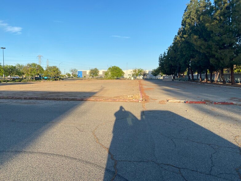 More Photos Of 3732 W Shaw Ave, Fresno Land For Lease