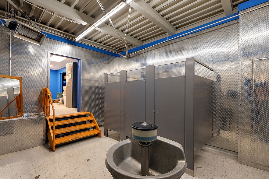 More Photos Of 451 E Wilson Ave, Pontiac Warehouse For Sale