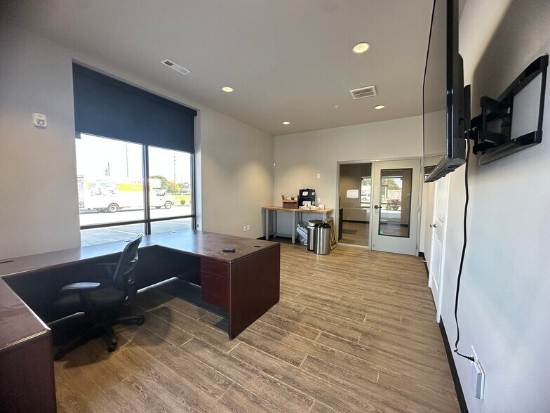 More Photos Of 174 W Stave Mill Rd, Rogers Self Storage For Lease