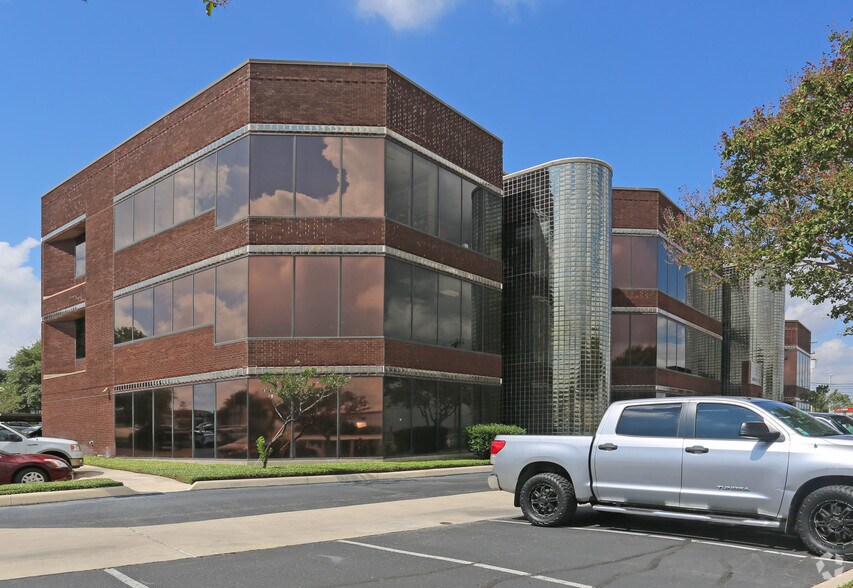 More Photos Of 100 Sandau Rd, San Antonio Office For Lease
