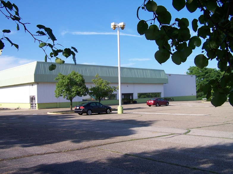 Primary Photo Of 2213 Romig Rd, Akron Warehouse For Lease