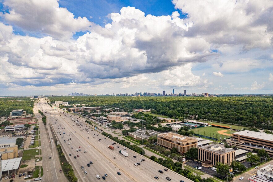 More Photos Of 9235 Katy Fwy, Houston Office For Lease