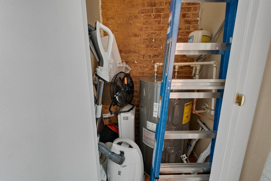 More Photos Of 2024 Saint Paul St, Baltimore Apartments For Sale