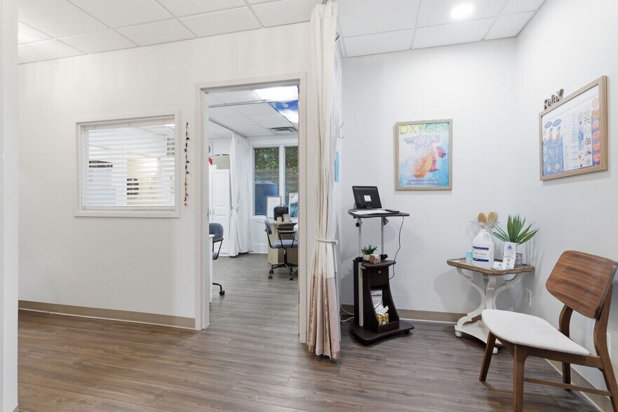 More Photos Of 181 Wind Chime Ct, Raleigh Office For Lease