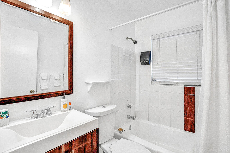 More Photos Of 3226 NE 12th St, Pompano Beach Apartments For Sale