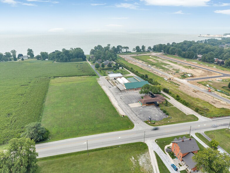 More Photos Of 585 Seacliff Dr, Kingsville Freestanding For Sale
