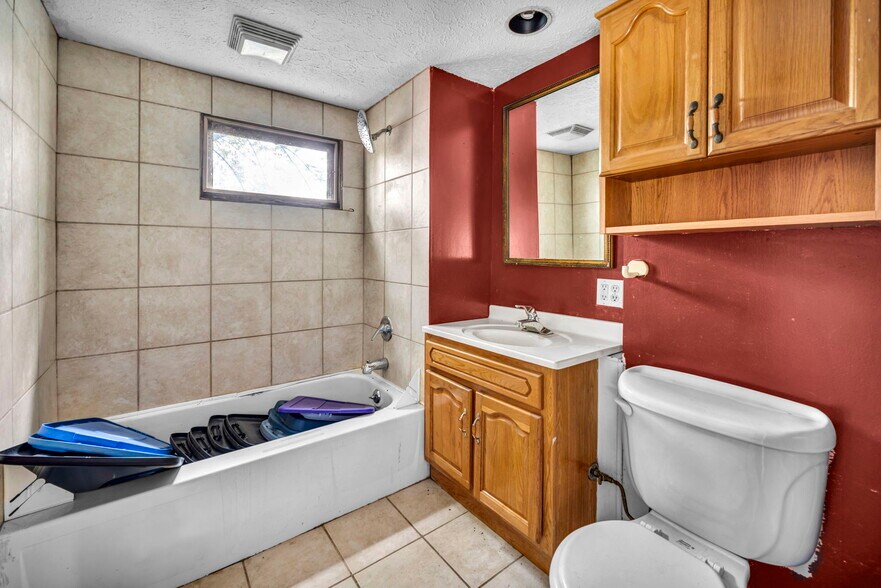 More Photos Of 6318 Lorain Ave, Cleveland Loft Creative Space For Sale