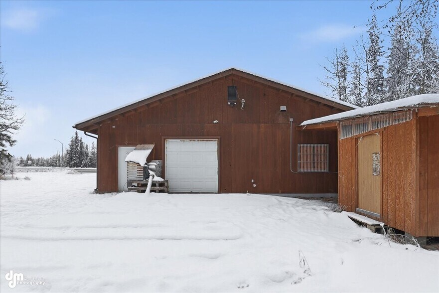 More Photos Of 32630 June Dr, Sterling Storefront For Sale